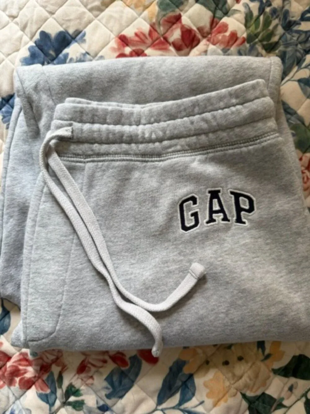 Gap Gray Sweatpants with Pockets- size large